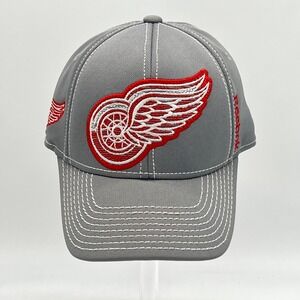 Detroit Red Wings Gray NHL Reebok Cap S/M Flexfit Center Ice Collection Fitmax